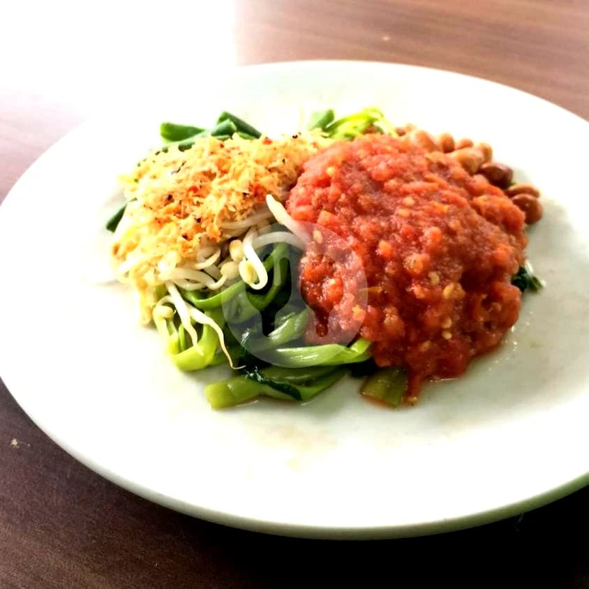 Pelecing kangkung dengan sambal tomat